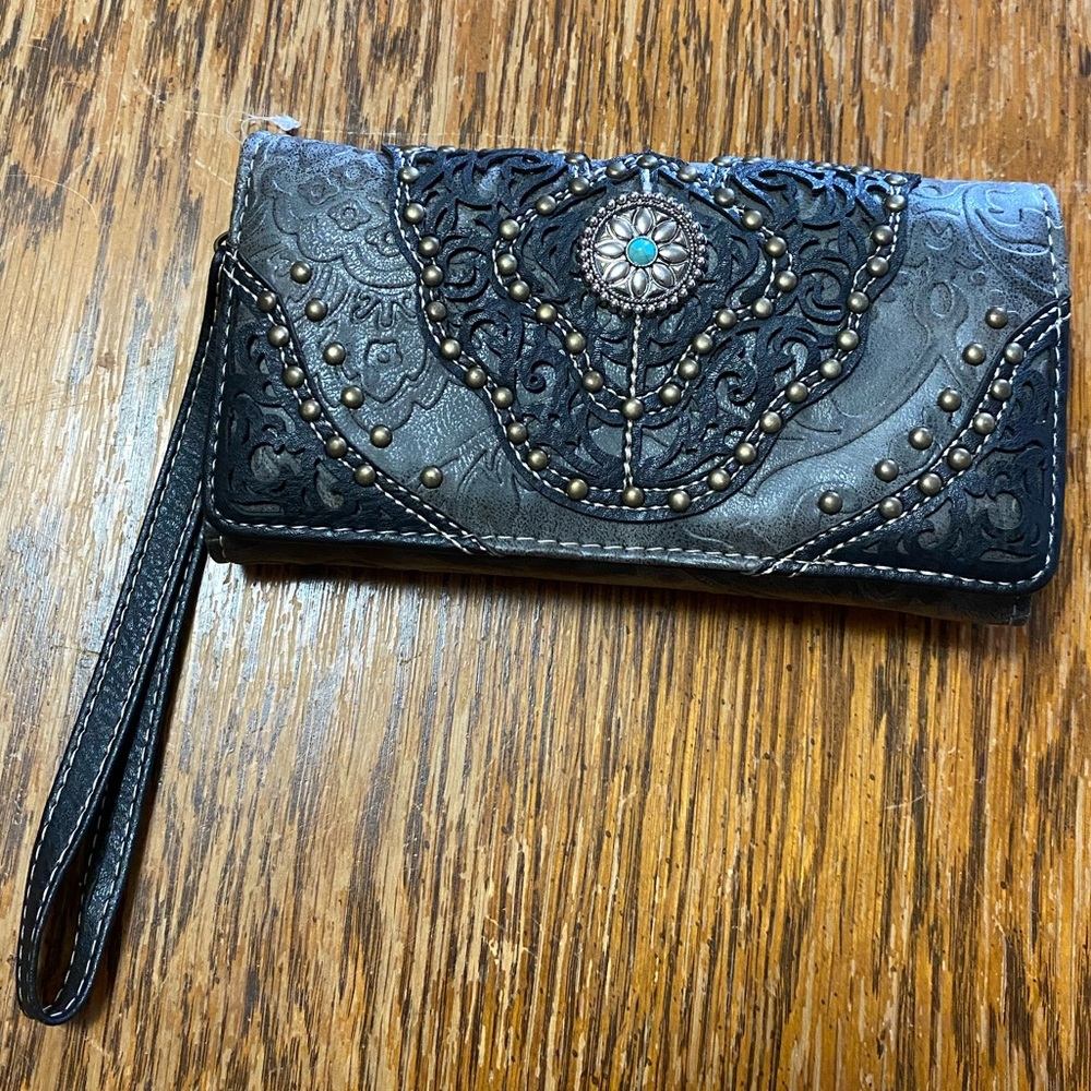 Womens Wallet with a shoulder strap!